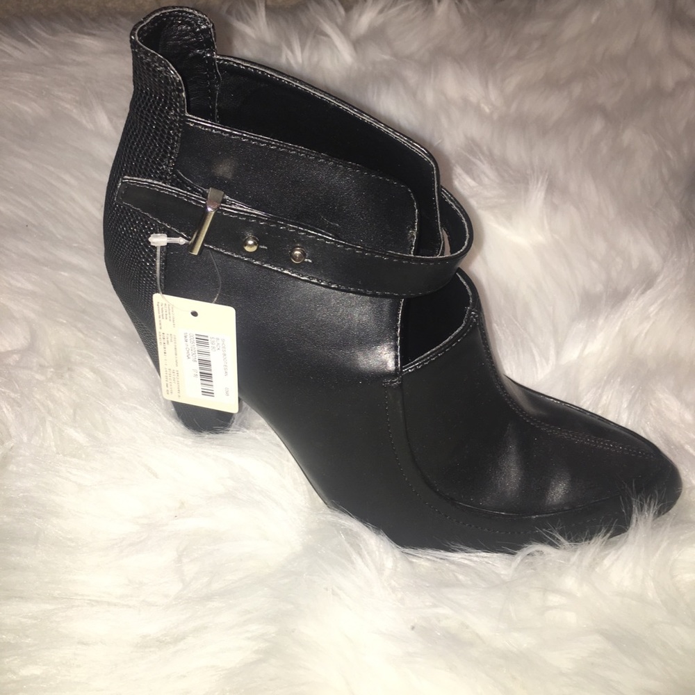 Brand new never worn Forever 21 booties