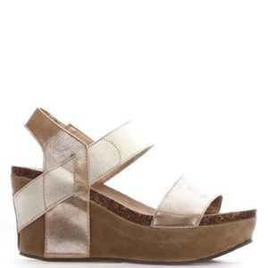 Pierre Dumas Gold Toned Platform Wedges Size 8.5