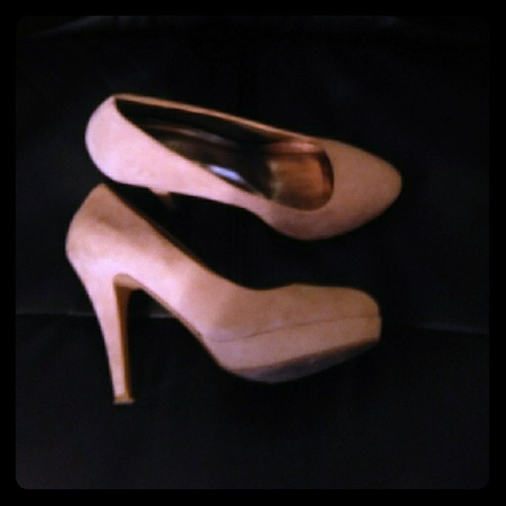 Heeled shoes
