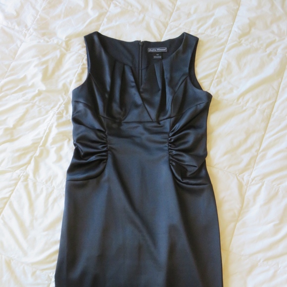 SOLD Jessica Howard LBD - Picture 3 of 5