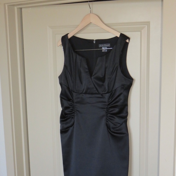 SOLD Jessica Howard LBD - Picture 1 of 5