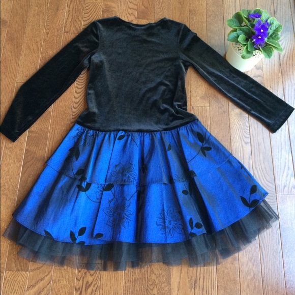 Adorable girls party dress π - Picture 2 of 6
