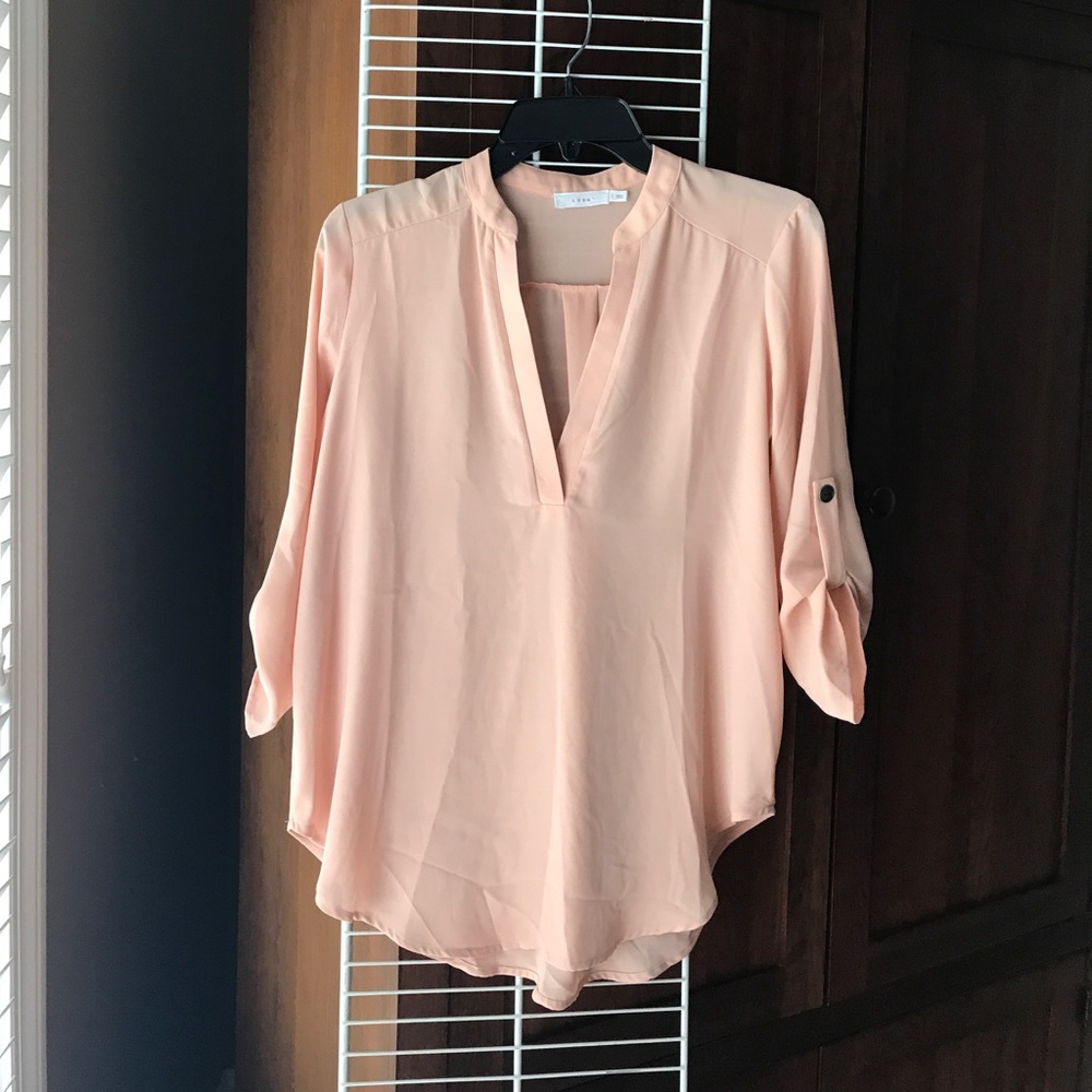 Lush brand peach colored v neck top