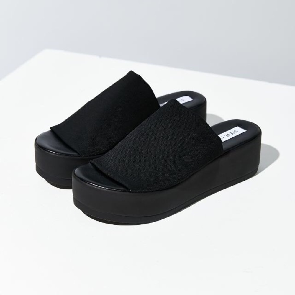 STEVE MADDEN SLINKY SANDALS