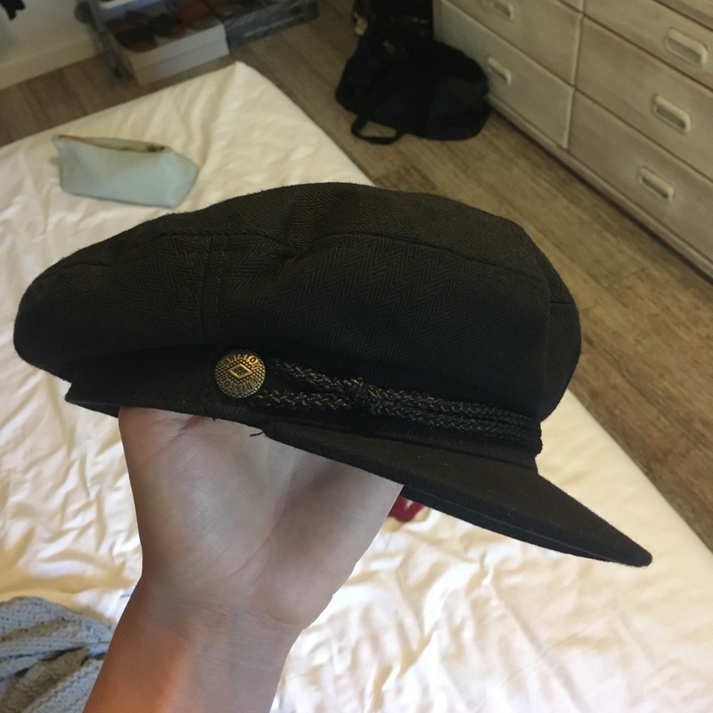 Trendy black Brixton captain hat
