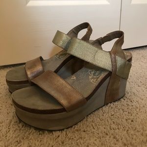 OTBT gold/beige "Bushnell" wedges