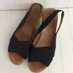 Kenneth Cole Gentle Souls Sandels