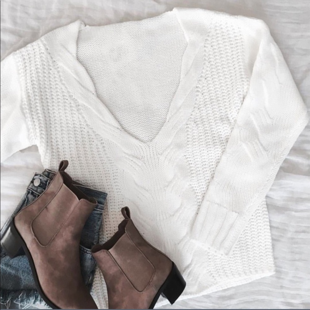 🐼🔆 | NWT | Knitted White Sweater