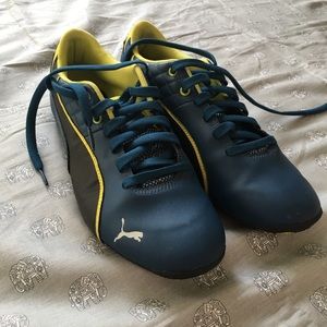 LN blue leather puma men’s sz 10