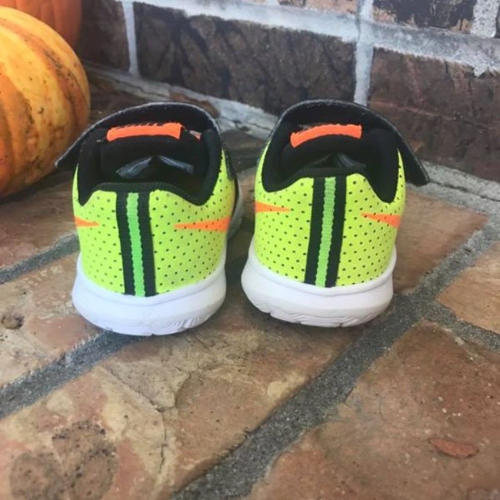 Nike Flex Experience sneakers