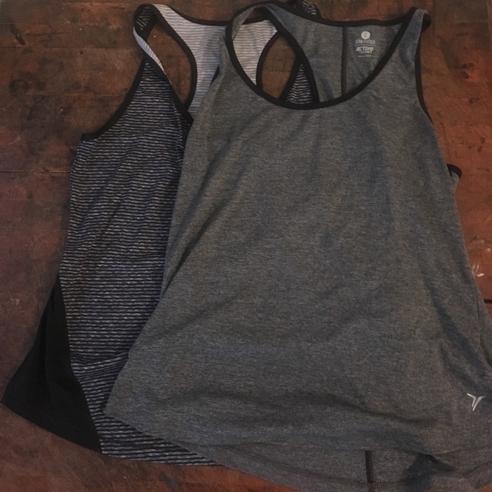 💚Old Navy active tank top bundle 💚