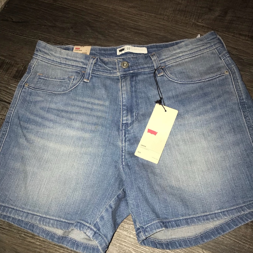 Women’s Levi Vintage Shorts 10/30 NEW
