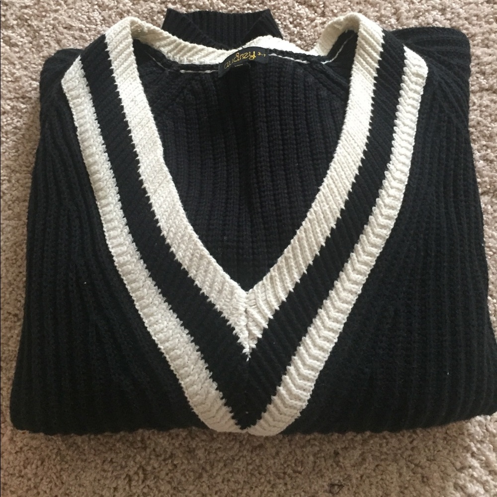 V neck sweater