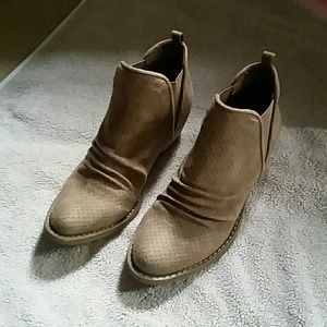 Nwt in box report suede boots