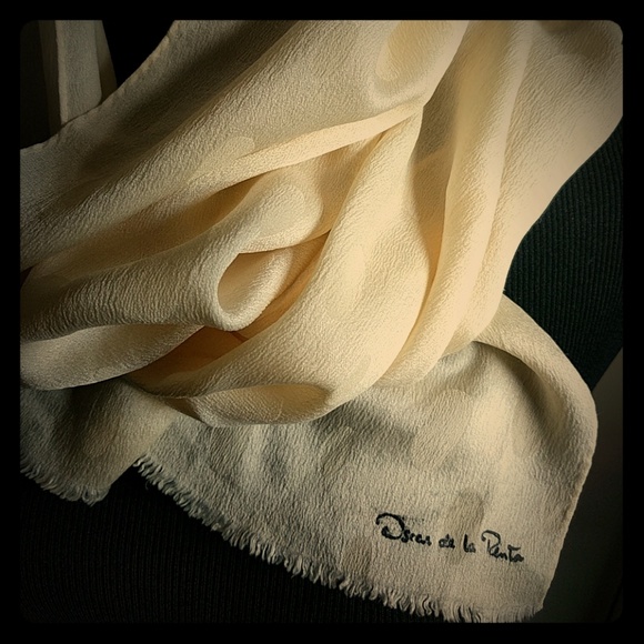 Oscar de la Renta Accessories - Vintage Oscar de le Renta 100% silk scarf