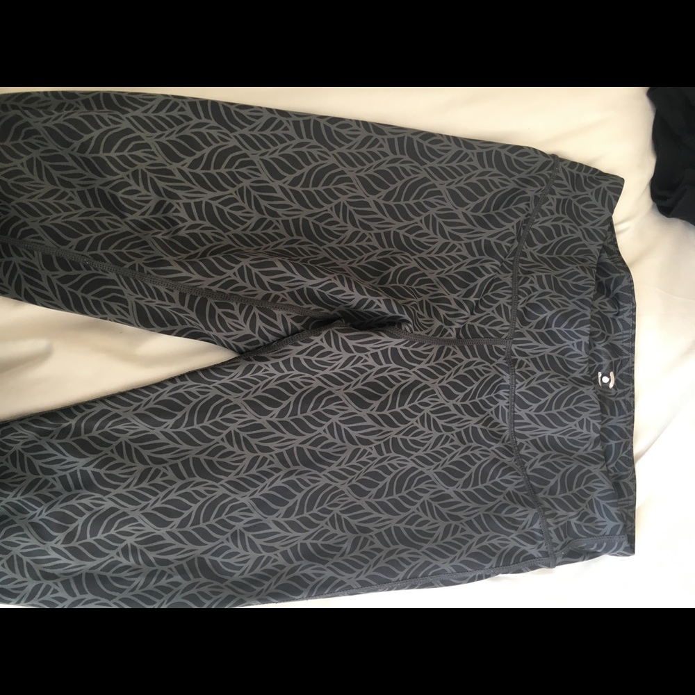 printed leggings/ workout pants