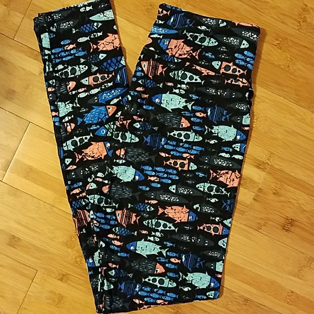 Lularoe fish leggings OS