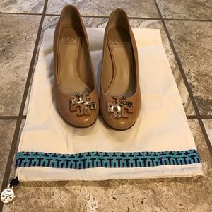 Tory Burch nude wedges