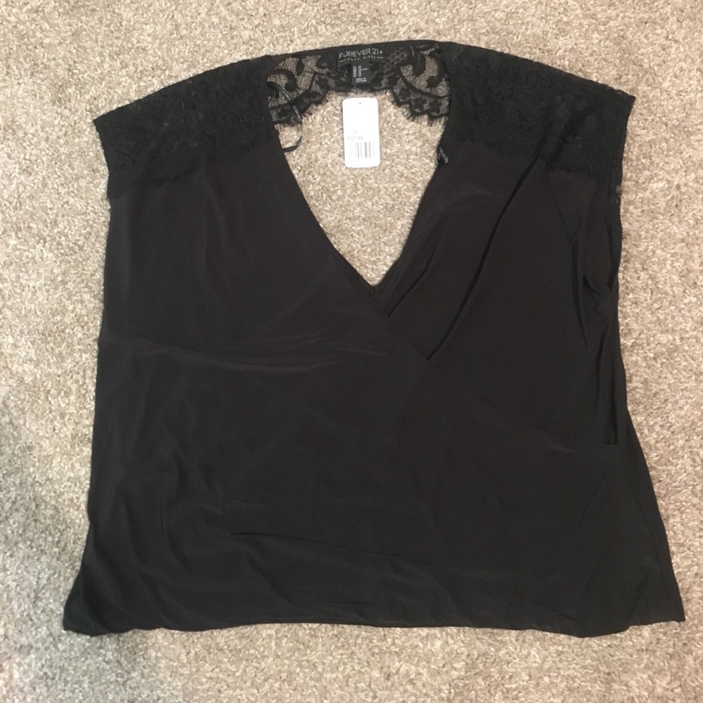 Forever 21+ knit top with lace cap sleeves 2x