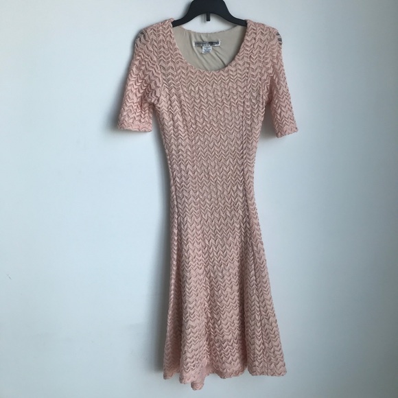 Chevron Stretch elbow sleeve dress - Picture 2 of 4