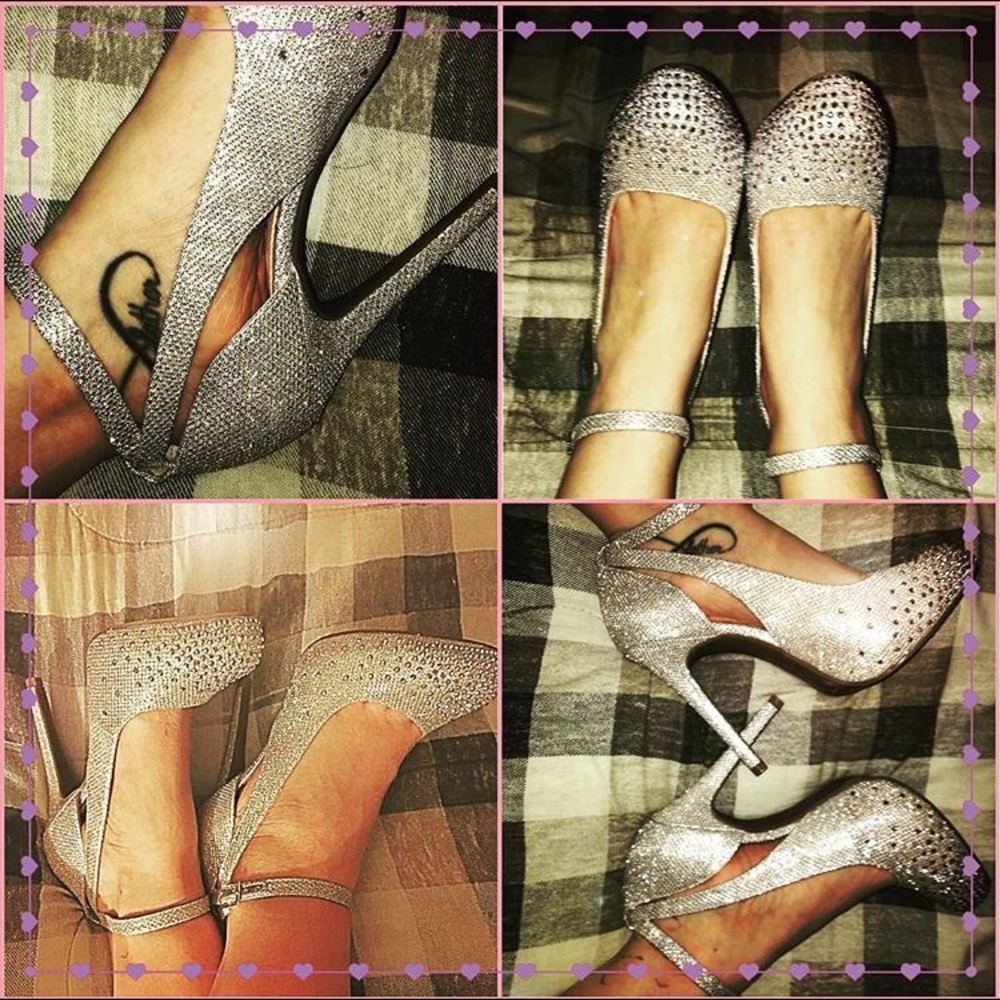FLASH⚡️SALE✨Silver Jessica Simps Jeweled Pumps w Ankle Strap