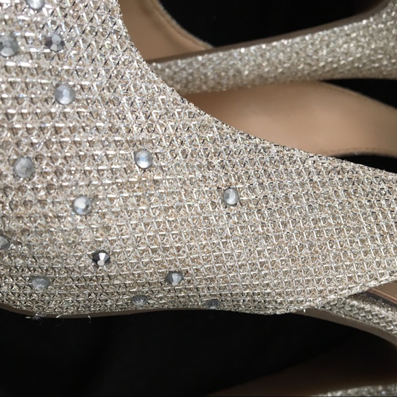 FLASH⚡️SALE✨Silver Jessica Simps Jeweled Pumps w Ankle Strap - Picture 7 of 8