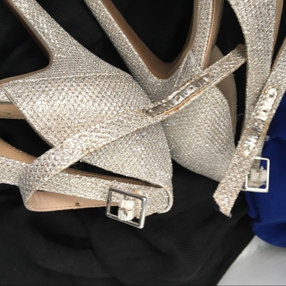 FLASH⚡️SALE✨Silver Jessica Simps Jeweled Pumps w Ankle Strap - Picture 8 of 8