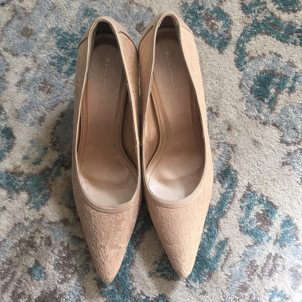 NWOT Ivory lace pumps