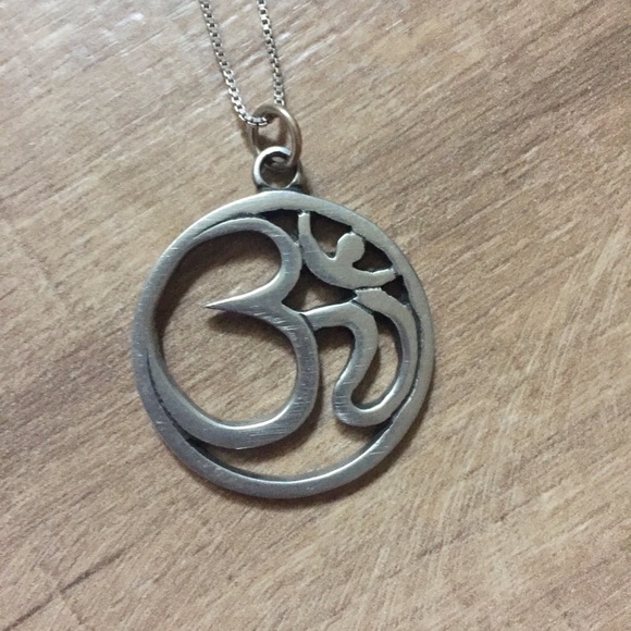Silver OM (Aum) necklace - Picture 2 of 4