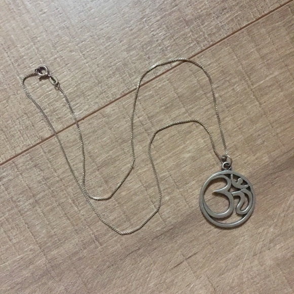 Silver OM (Aum) necklace - Picture 3 of 4