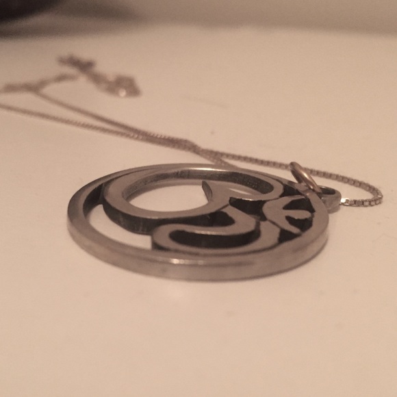 Silver OM (Aum) necklace - Picture 4 of 4