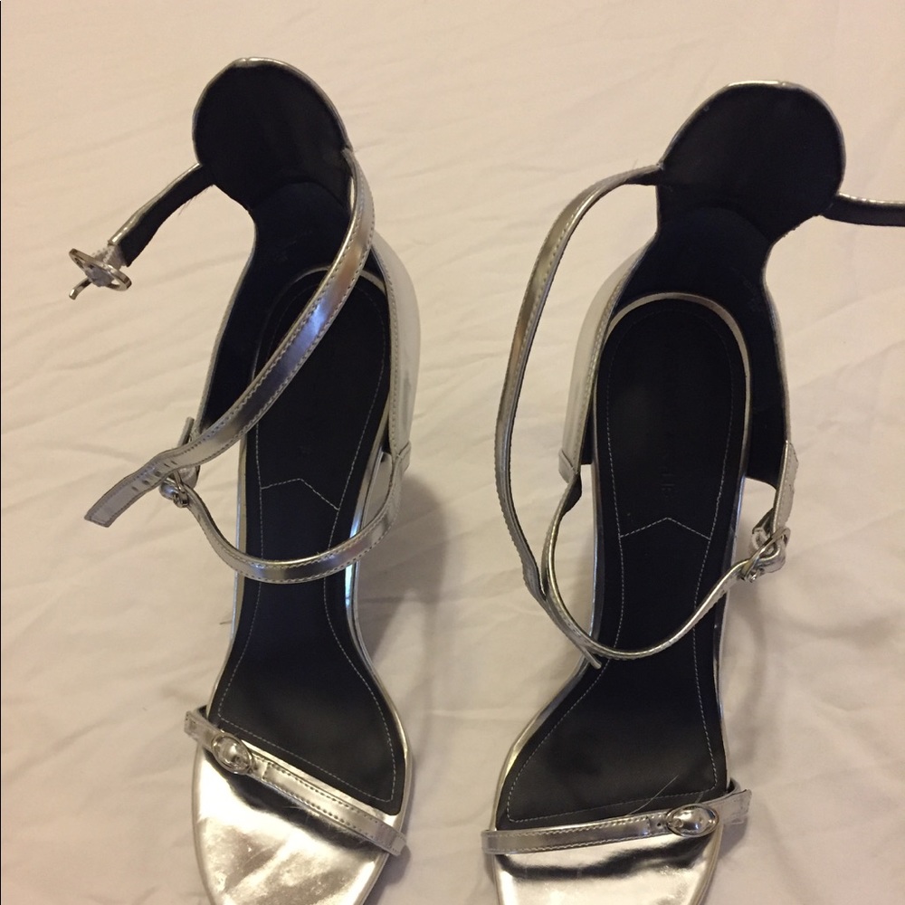 8.5 Sililver Heels