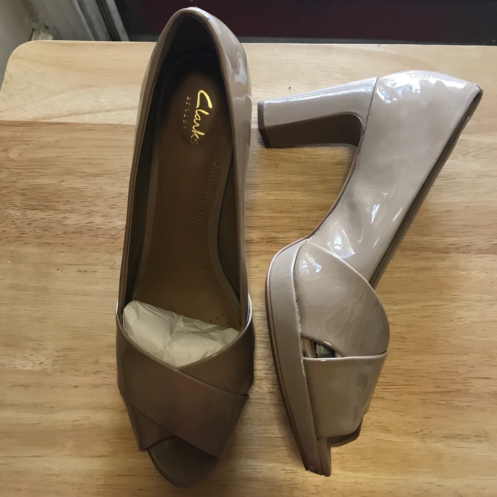 Clarks Sand Patent Peep Toe NIB