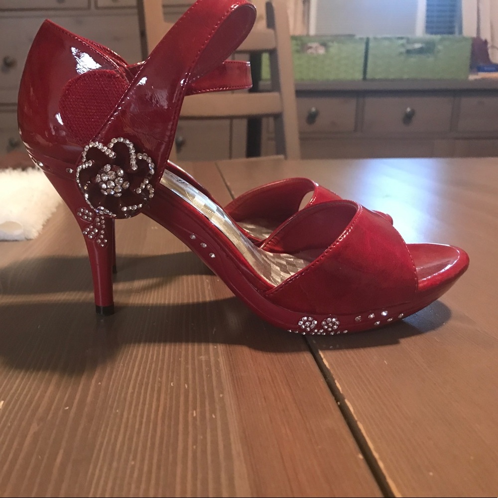 Delicacy red heels