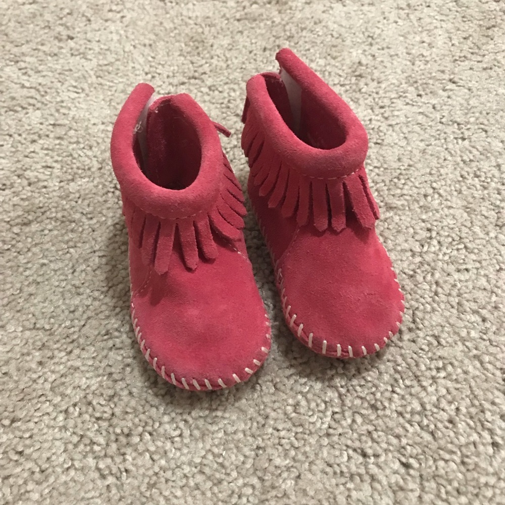 Minnetonka pink suede infant boots with fringe