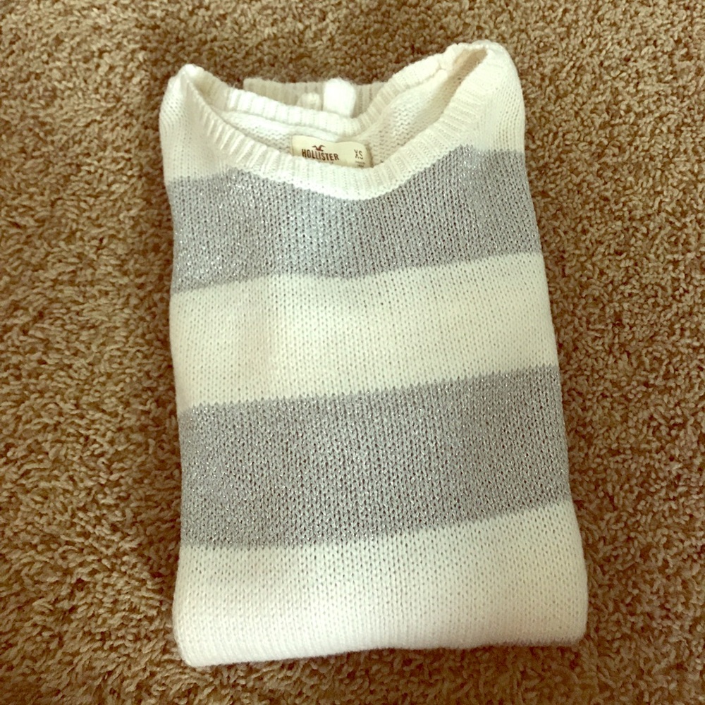 🔷🔷Cream & Silver Hollister Sweater🔷🔷