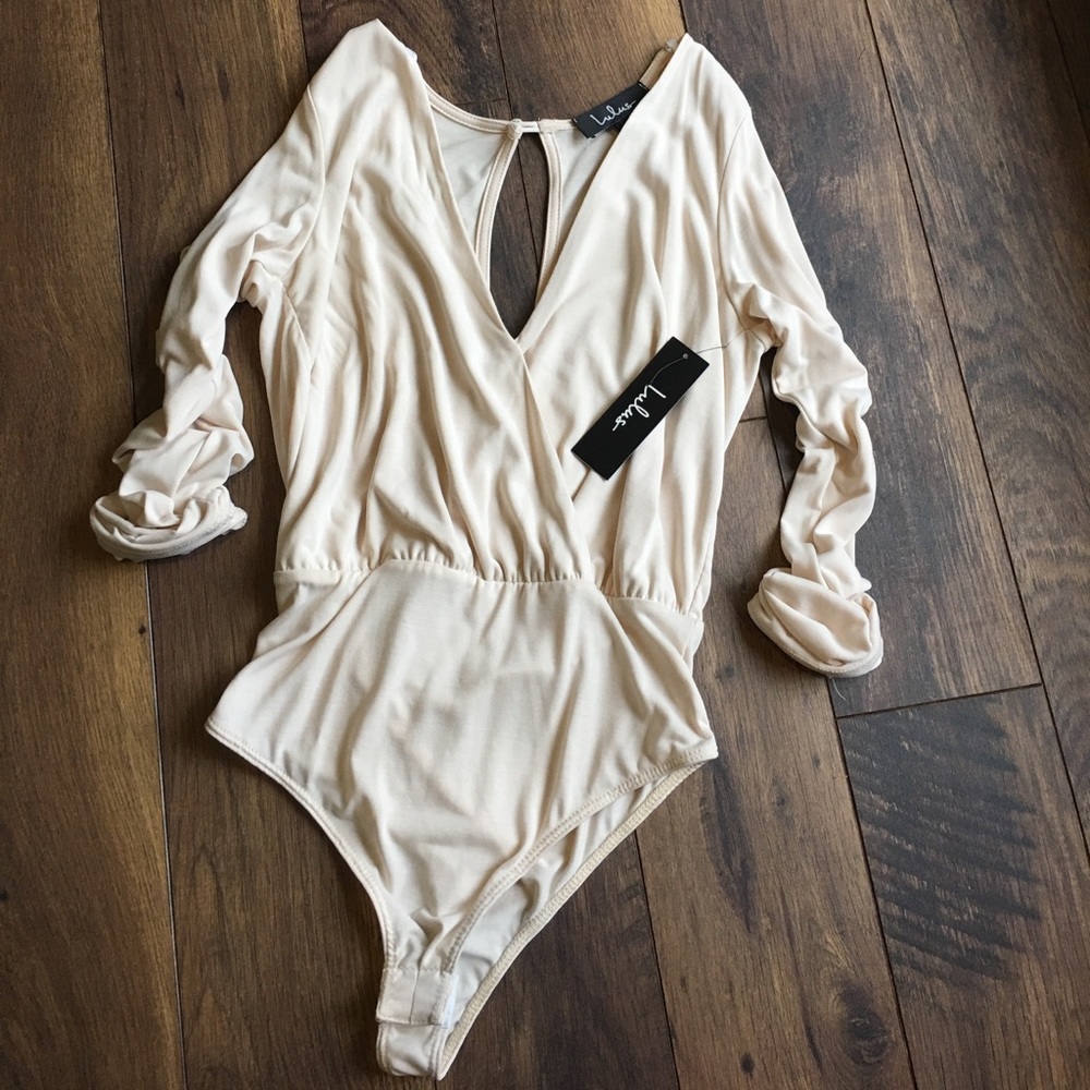 NWT Lulus cream long-sleeve bodysuit, size small