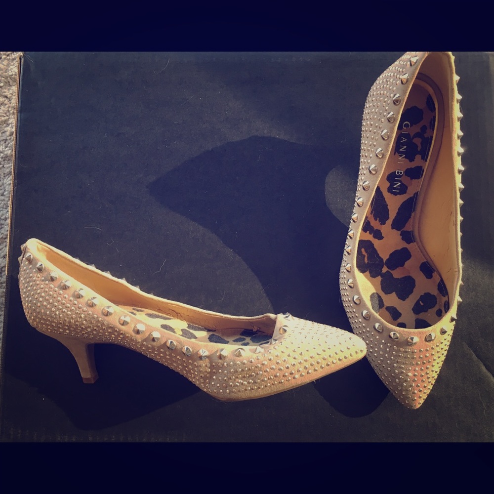 Gianni Bini suede kitten heel