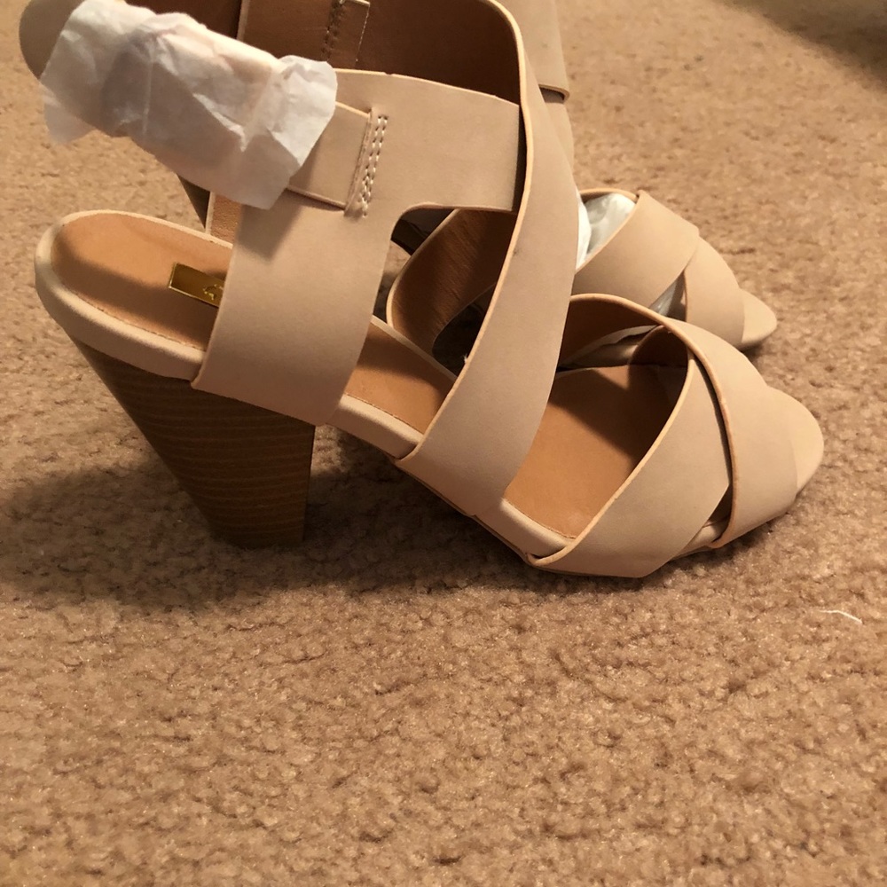 Tan sandals - Picture 2 of 3