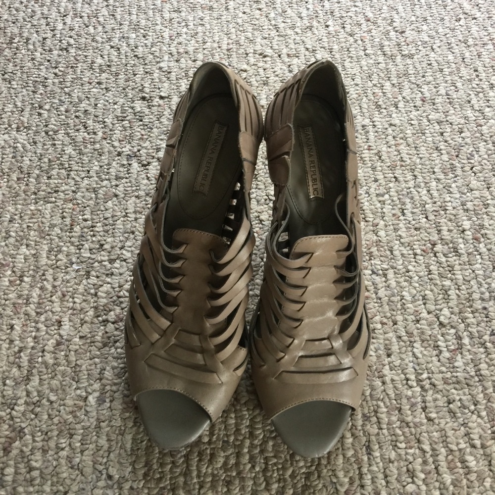 Banana Republic heels—11