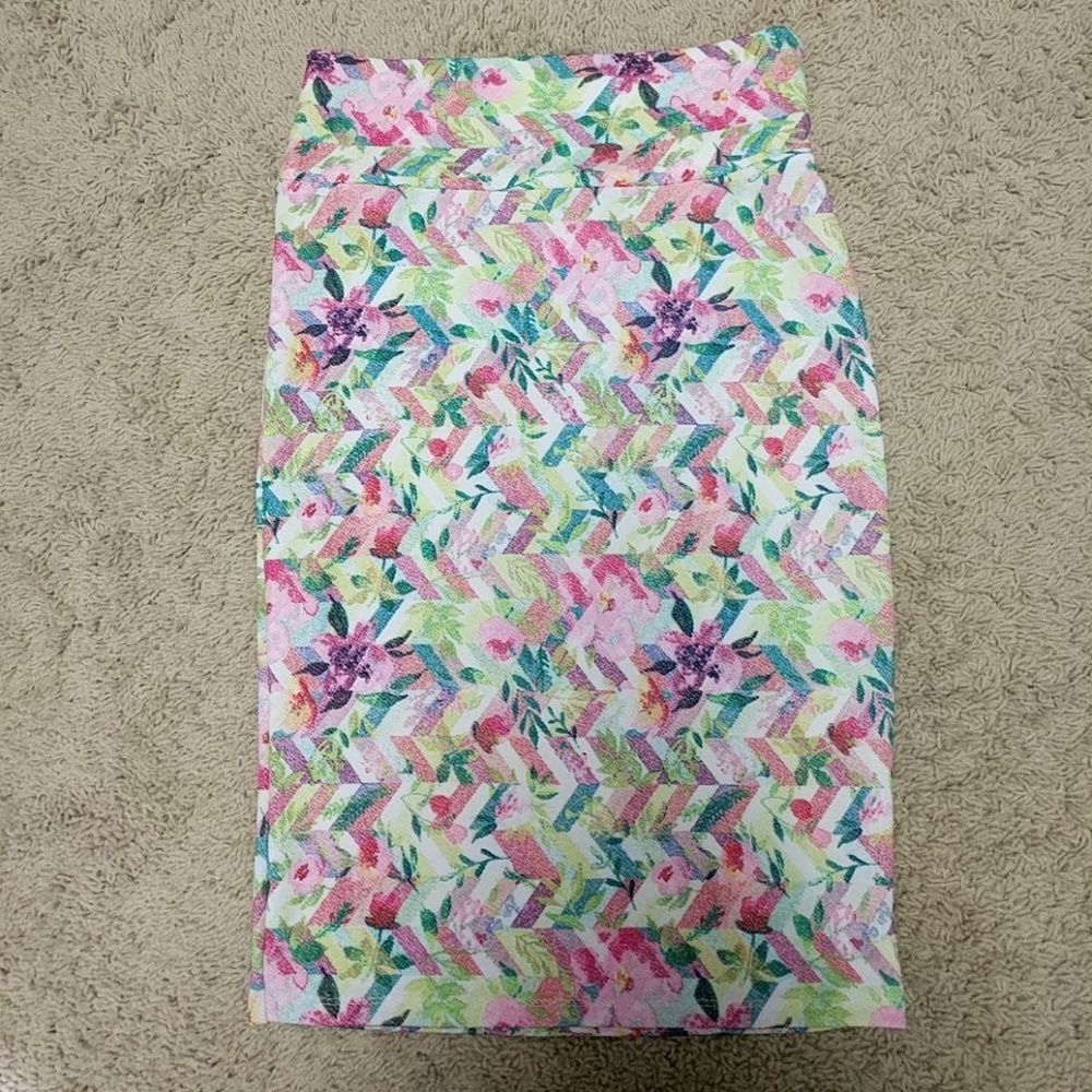 Lularoe Cassie - S