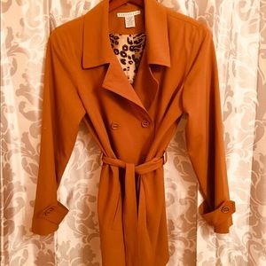 Ladies fall trench like jacket in great condition
