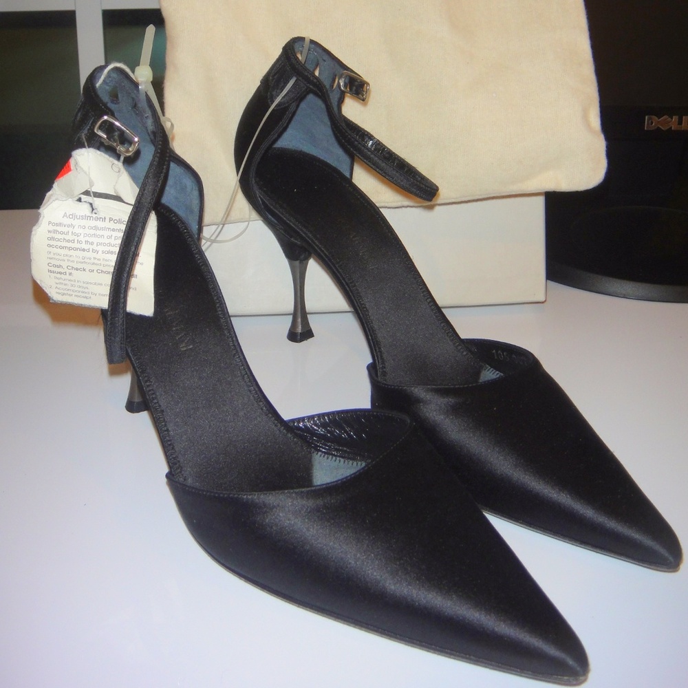 New Giorgio Armani Black Satin Pumps size IT 40=9