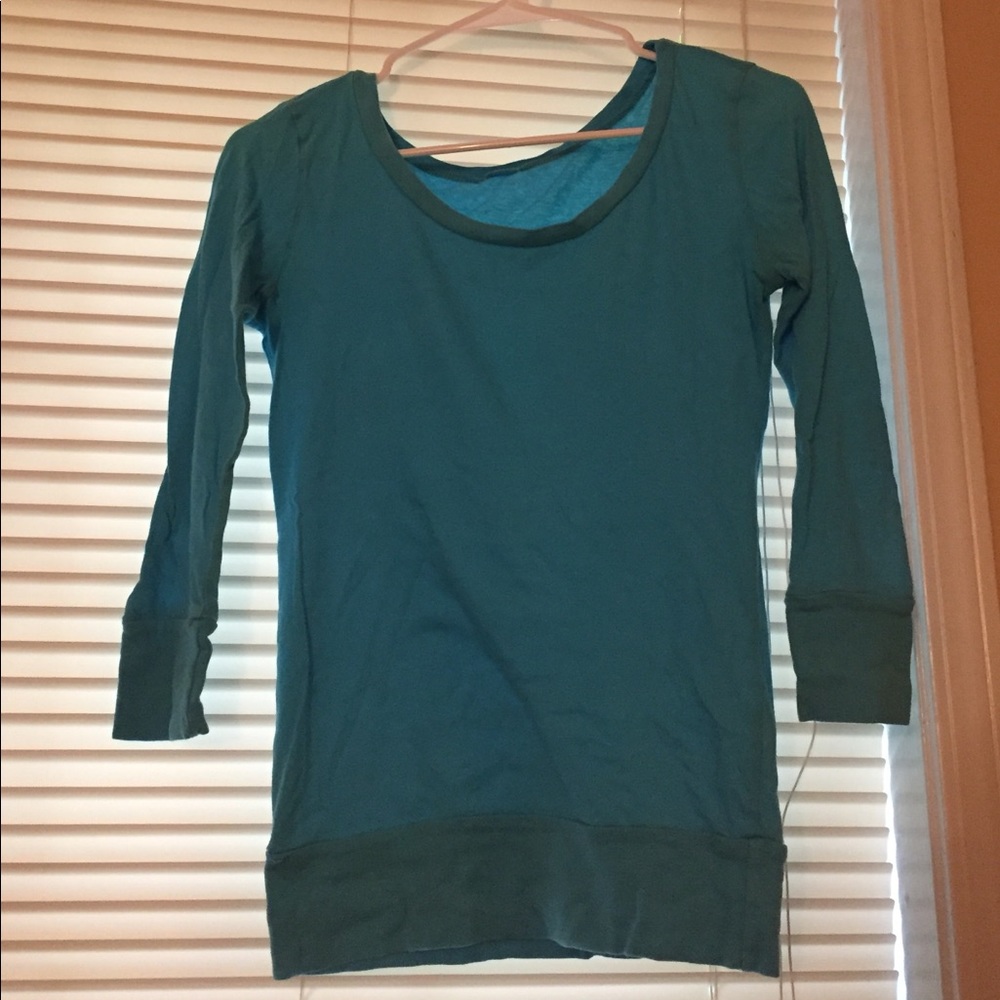 Teal shirt with quarter length sleeves