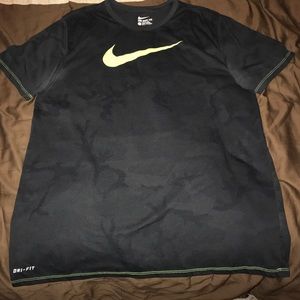 NIKE shirt (Large)