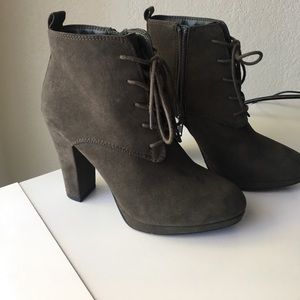 New Lace up heeled bootie