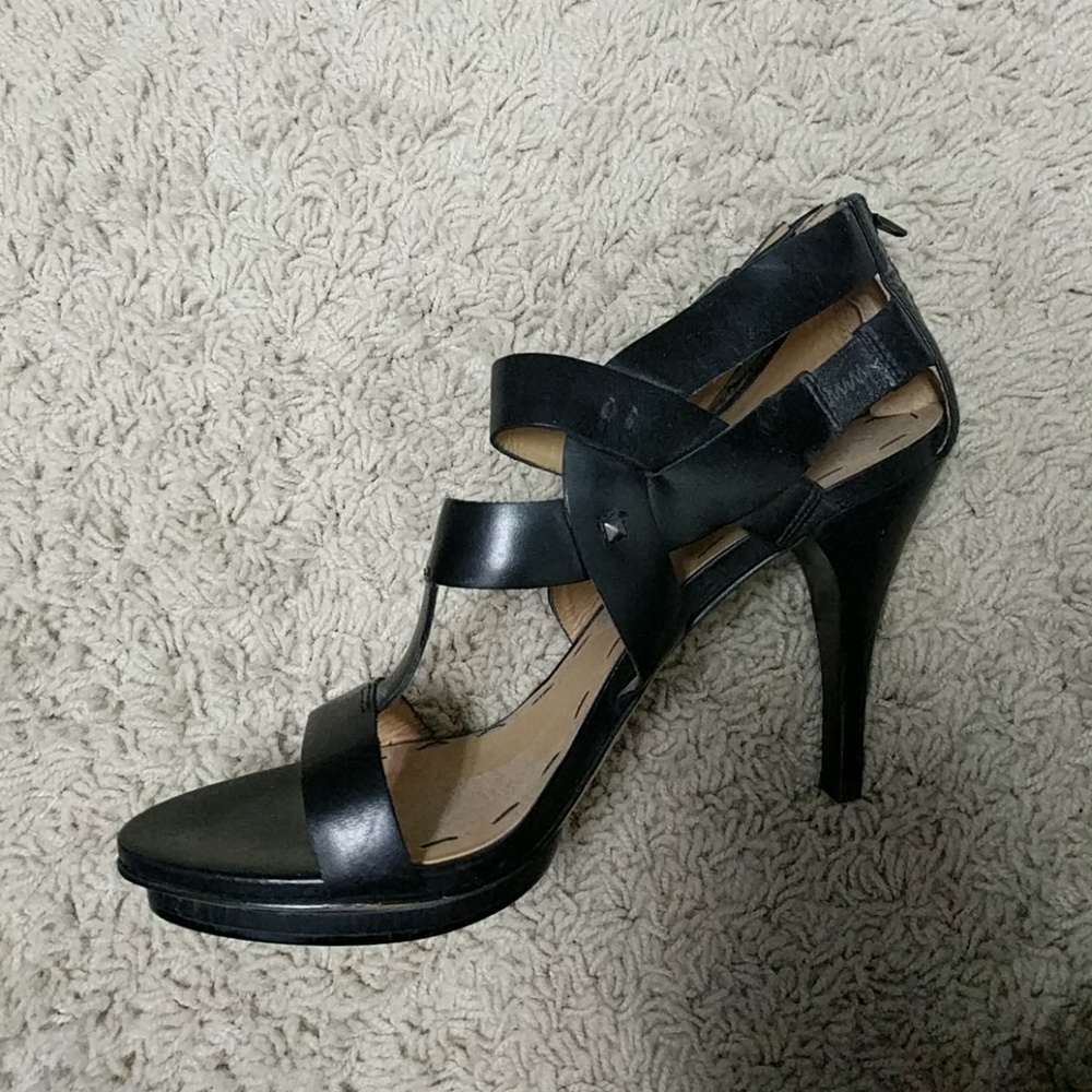 Great nine west black leather heels!
