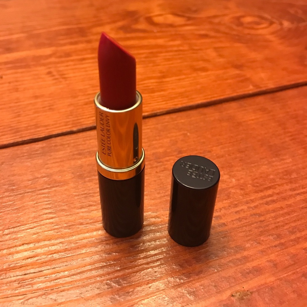 Estée Lauder Tumultuous Pink
