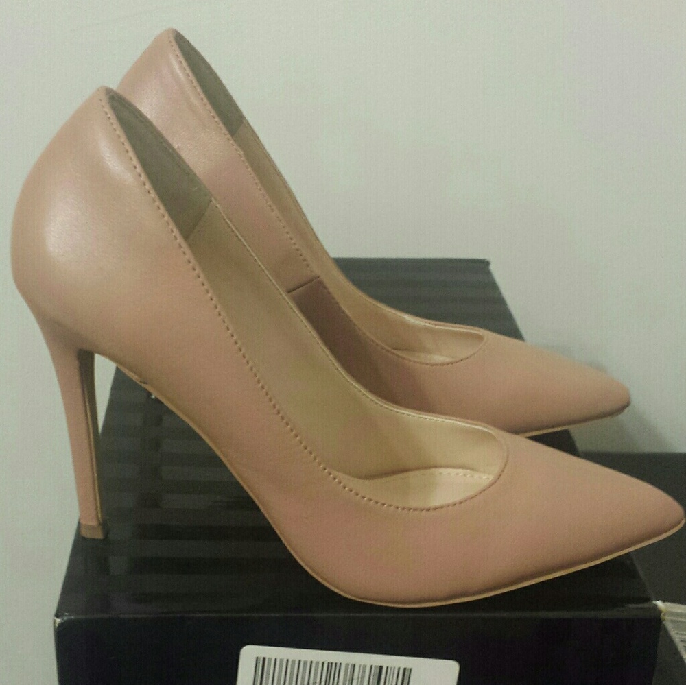 🚨Victoria's Secret Leather Pumps