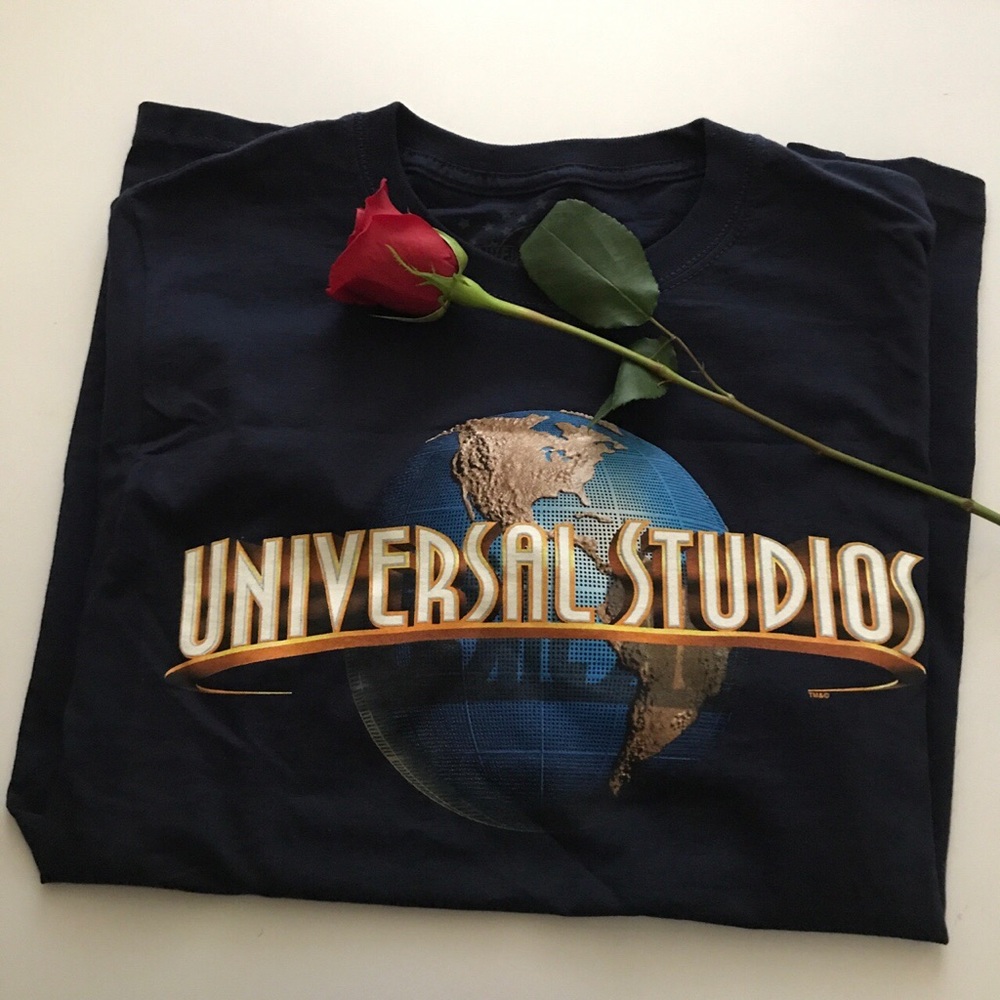 universal graphic tee